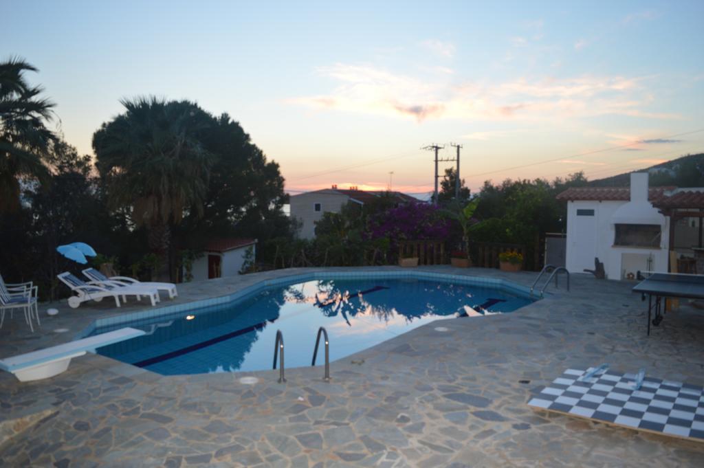 Villa Suites Lagonisi Luxury Екстер'єр фото