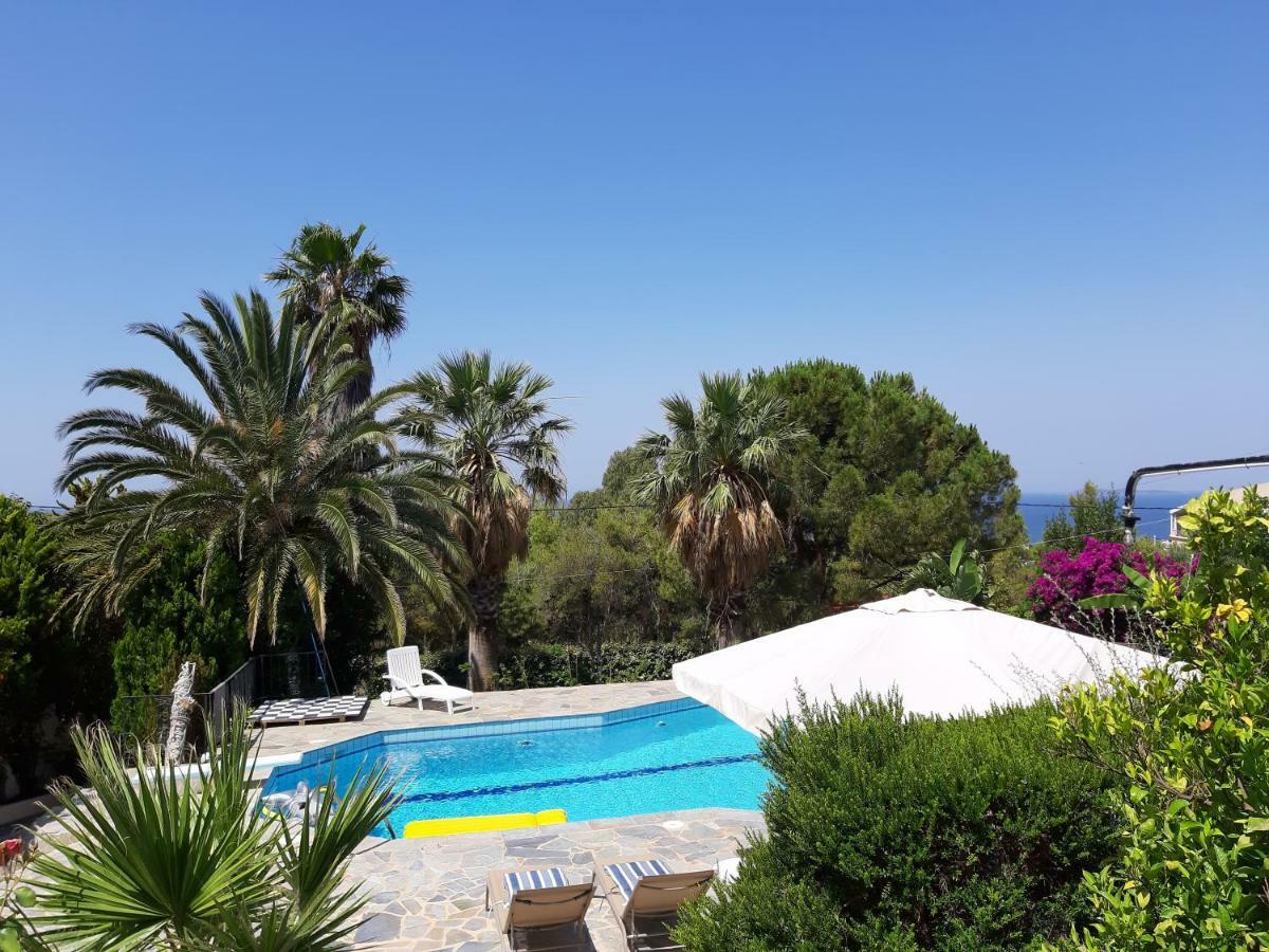 Villa Suites Lagonisi Luxury Екстер'єр фото